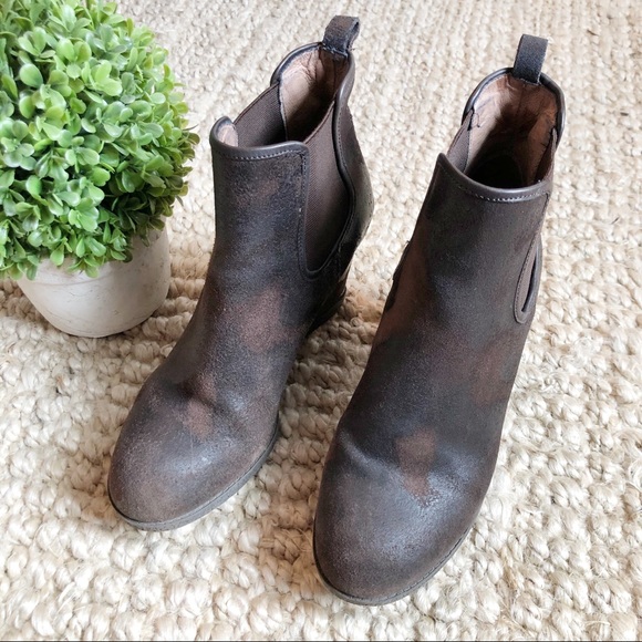 Donald J Pliner Dillon Distressed Wedge Bootie - Picture 2 of 8